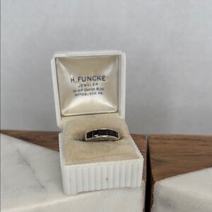 Vintage 925 Silver and Red Gemstone Ring Lot D40